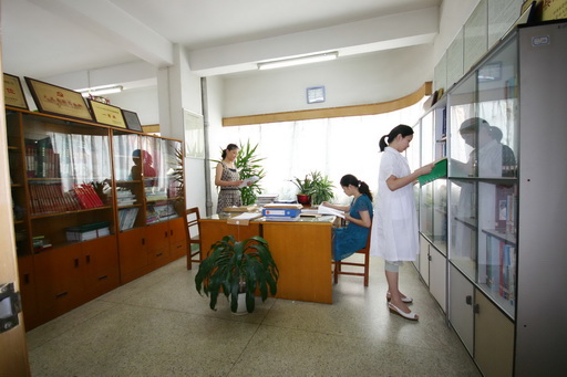 东莞市人民医院综合档案室简介_档案室巡礼_东莞市档案馆